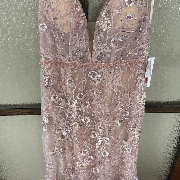 Mac Duggal FLORAL EMBELLISHED SLEEVELESS PLUNGE NECK GOWN rose pink size 16 - Picture 9 of 14